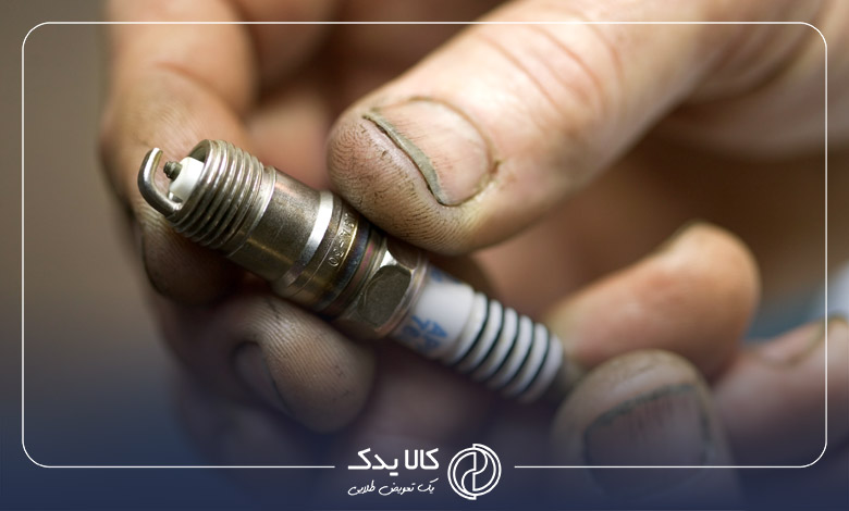 علائم ترک خوردگی و شکستگی در بدنه شمع